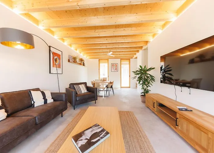 Bravissimo Canigo, Spacious And With Large Terrace * Girona